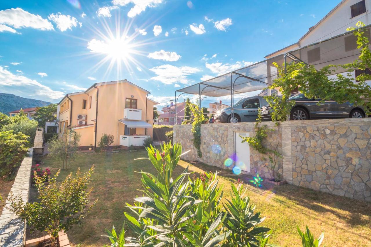 Appartement Dujmovic With Terrace Baška
